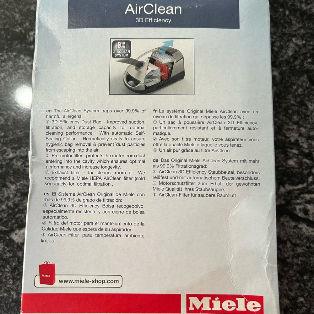 Miele AirClean 3D Efficiency Vacuum Bags - White and Red - Picture 2 of 6